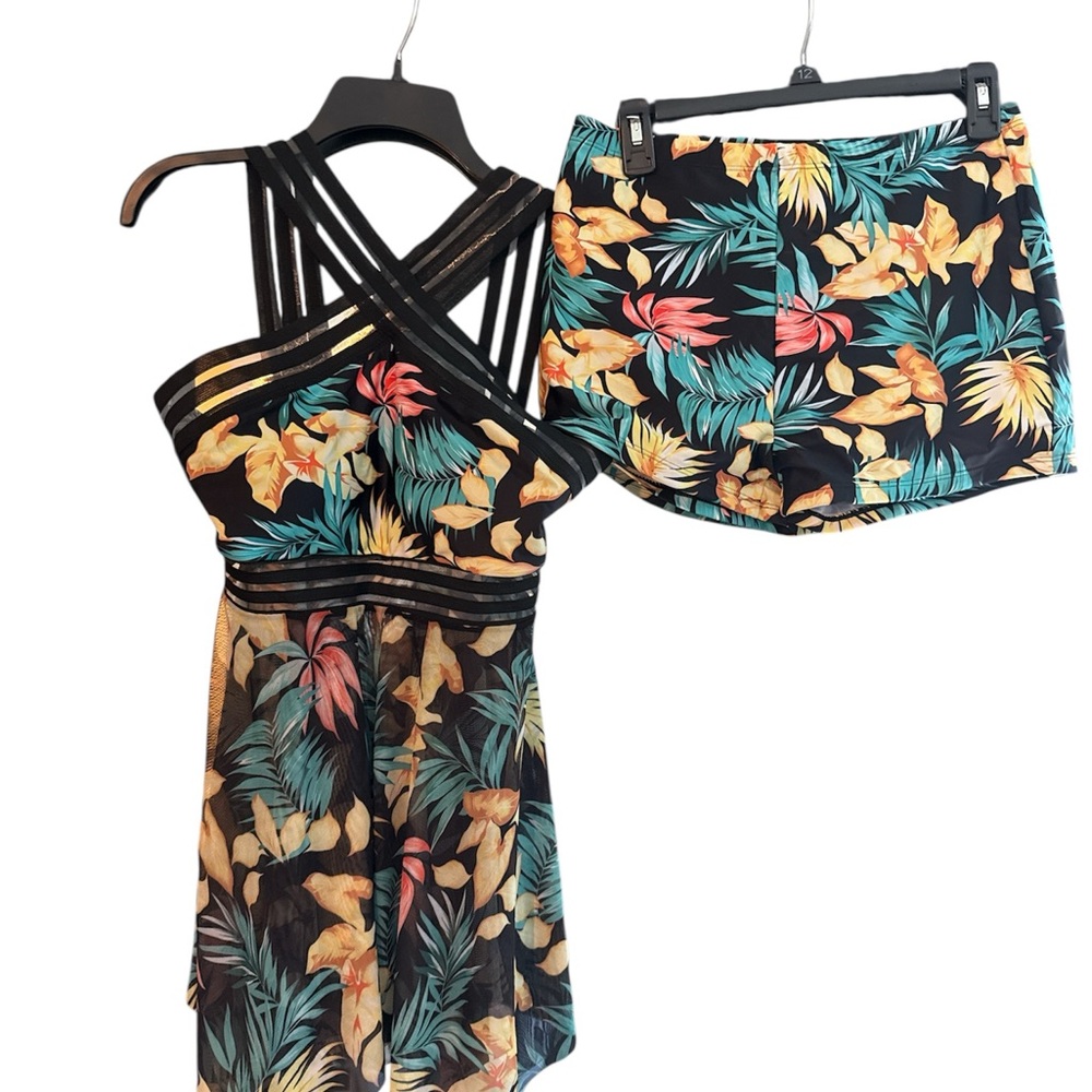 Tropical Print swimsuit and Shorts Set size large. NWOT